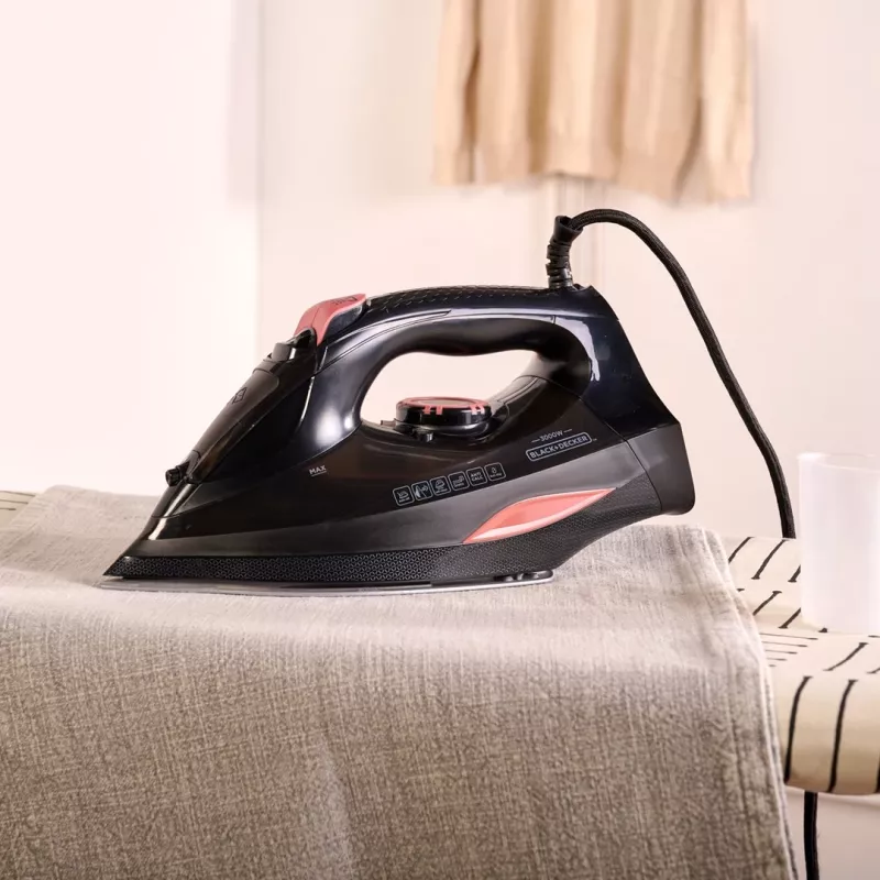 Höyrysilitysrauta Black+Decker BXIR3000E (3000W; musta)