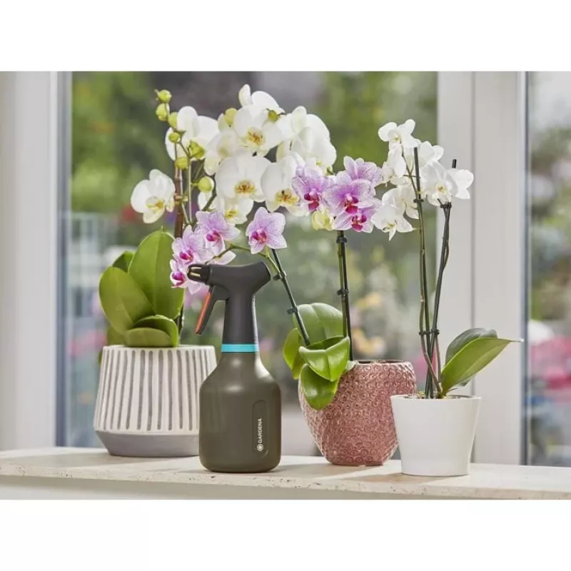 Käsiruisku Gardena 11110-20 0,75 L musta