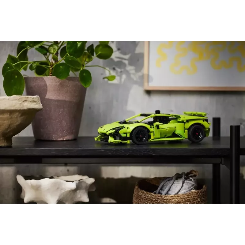 LEGO Technic rakennussarja Lamborghini Huracán Tecnica mittakaavassa 1:10, 806 osaa, ikä 9+