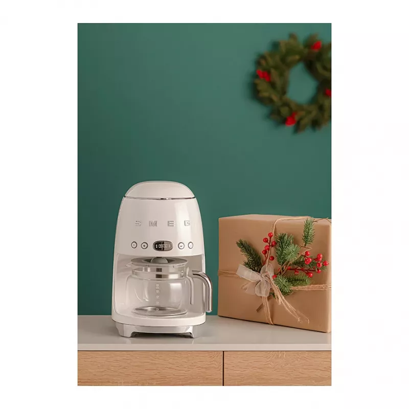 Smeg 50's Style DCF02CREU kahvinkeitin 1,25 litraa kerma