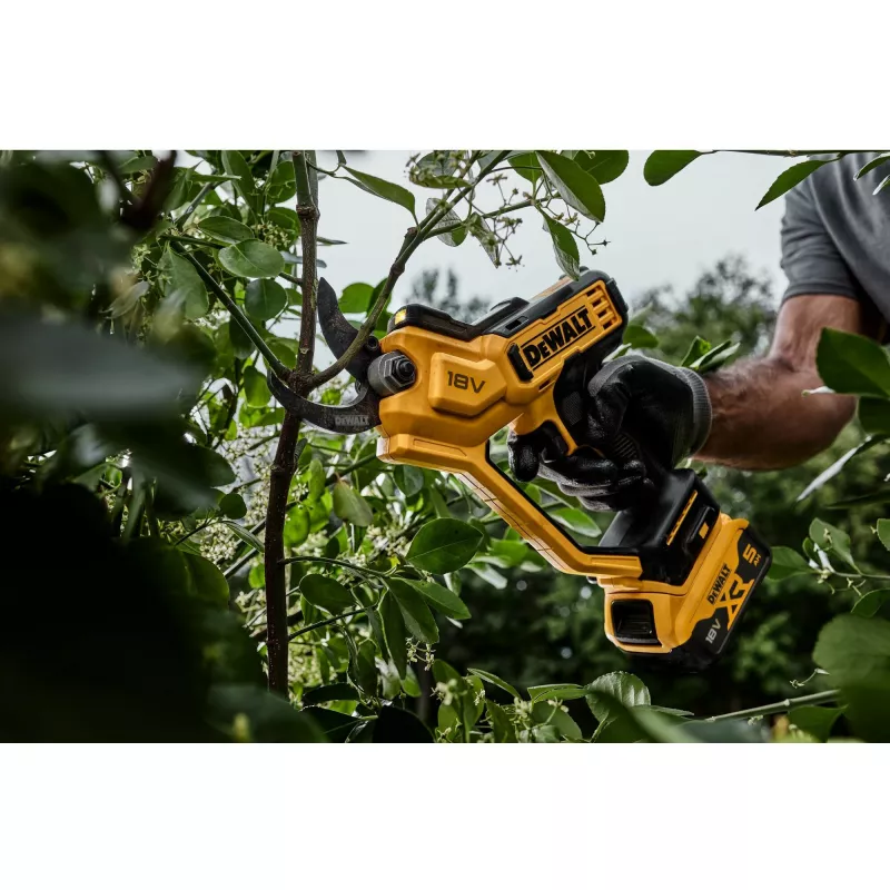 DeWALT DCMPP568N-XJ 18 V XR akkukäyttöiset oksasakset, suurin leikkuupaksuus 38 mm, 1,37 kg, keltainen/musta, ilman akkua ja laturia