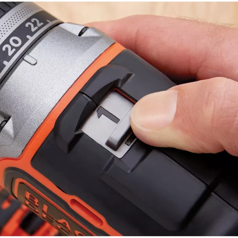 Black & Decker BL186K-QW akkuporakone-ruuvinväännin, 18 V, 1,5 Ah Li-ion-akku, 2 vaihdetta, 1650 kierr./min, 52 Nm, kotelolla, musta/oranssi