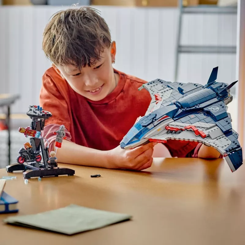 LEGO Marvel Super Heroes 76325 Avengers: Age of Ultron Quinjet rakennussarja, 1131 osaa, 5 minihahmoa, 12+