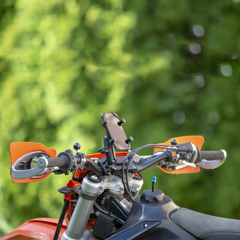 RAM Mounts X-Grip -puhelinteline ohjaustangon U-pulttipohjalla
