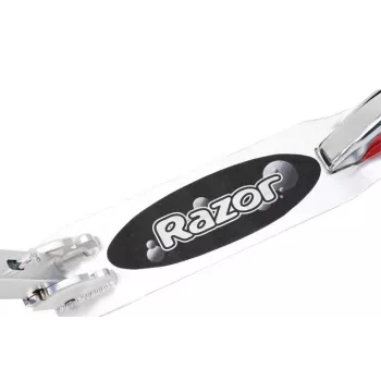 Potkulauta Razor A5 Lux — alumiini, 20 cm polyuretaanipyörät, taittuva, korkeussäädettävä, max. kuorma 100 kg, musta