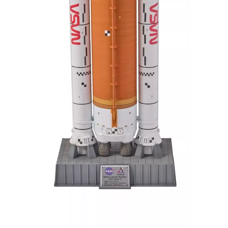 Muovipienoismalli Artemis Space Launch System