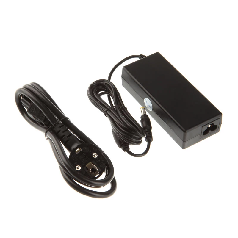 Virtasovitin Akasa 65W NUC ja mini-ITX