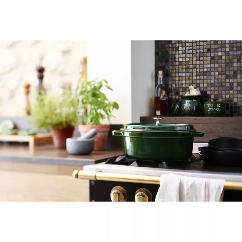 Staub La Cocotte 33 cm soikea valurautainen paistinpata, basilikanvihreä