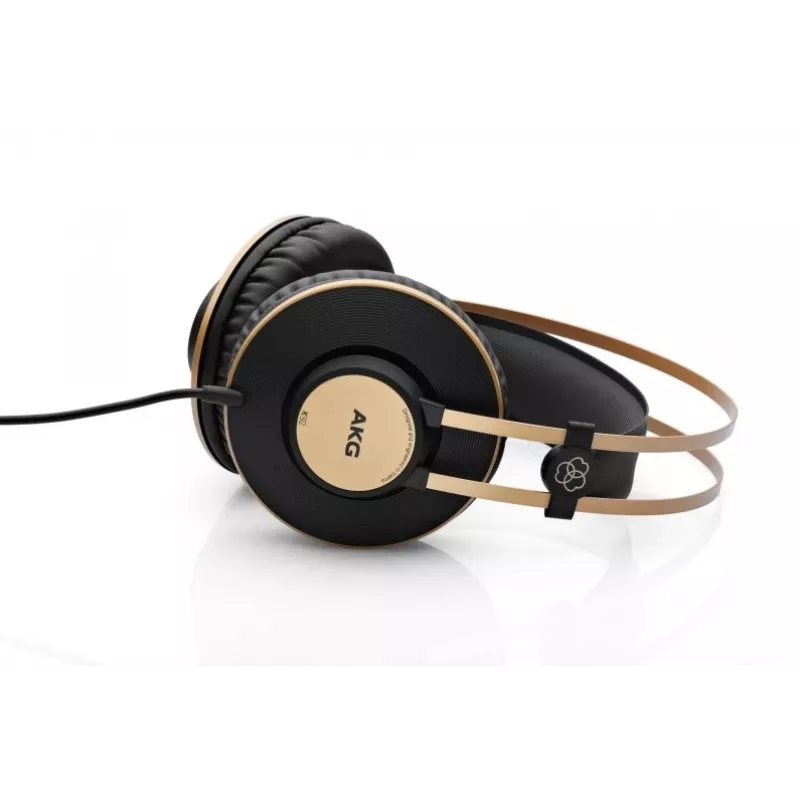 AKG K92 - studiokuulokkeet, nappikuulokkeet, suljetut