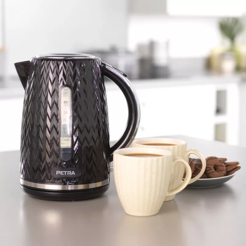Vedenkeitin Petra 1,7 l 2200 W musta