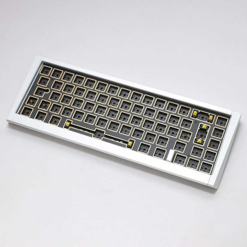Ducky Outlaw 65 -näppäimistö yleiskäyttöön USB hopea mekaaninen RGB LED