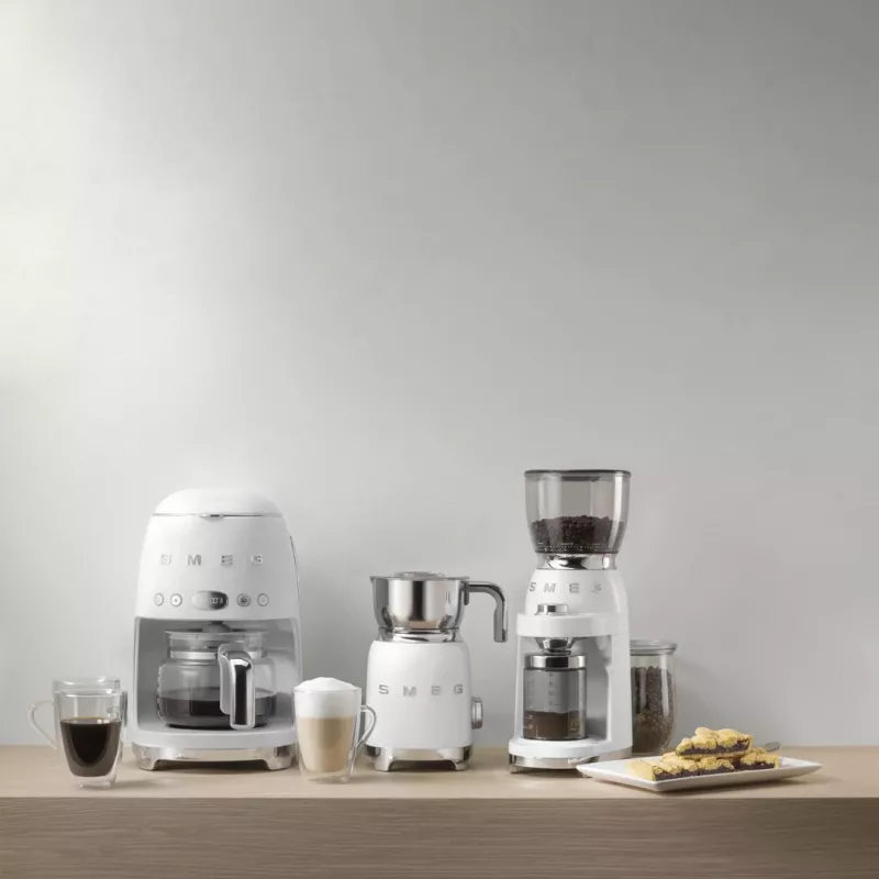Suodatinkahvinkeitin Smeg 1.4L DCF02WHEU valkoinen