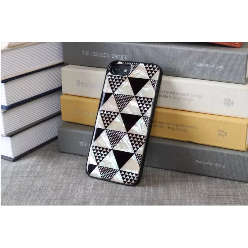 iKins suojakotelo Apple iPhone 8/7 — pyramidikuvio, musta