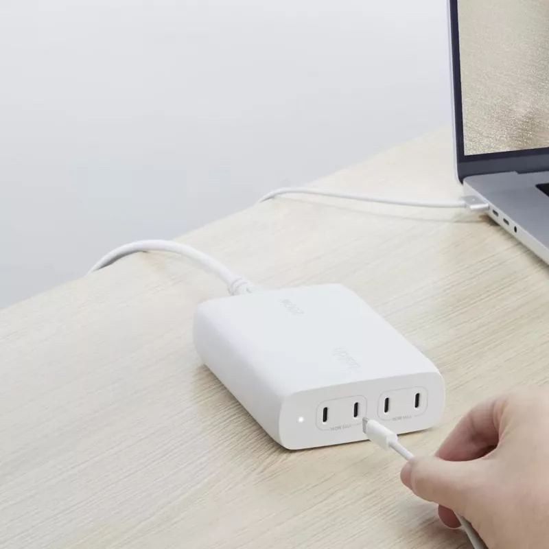 Belkin BoostCharge Pro 200 W 4-porttinen USB-C GaN -seinälaturi, valkoinen (WCH015VFWH)