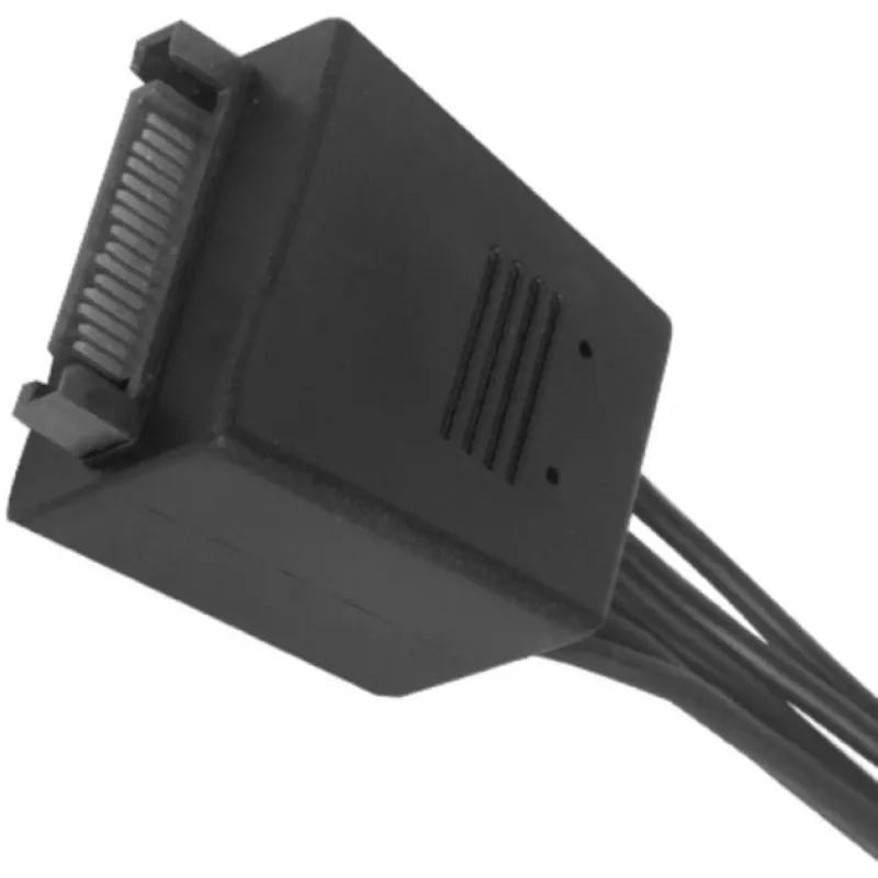 SilverStone SST-CP06-E4 SATA-virranjakokaapeli, 1x 15-pinninen – 4x 15-pinninen