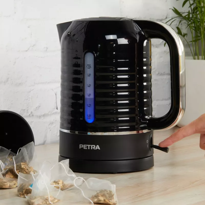 Sähköinen vedenkeitin Petra 1,7 l 3 kW musta