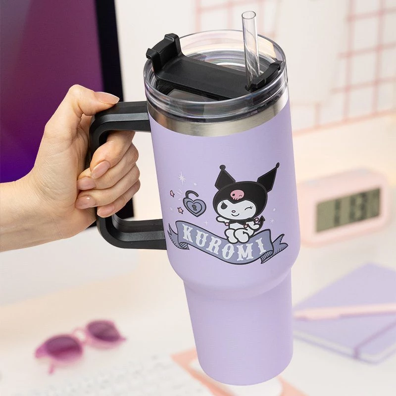 Paladone Hello Kitty Kuromi 900 ml termomuki pillillä