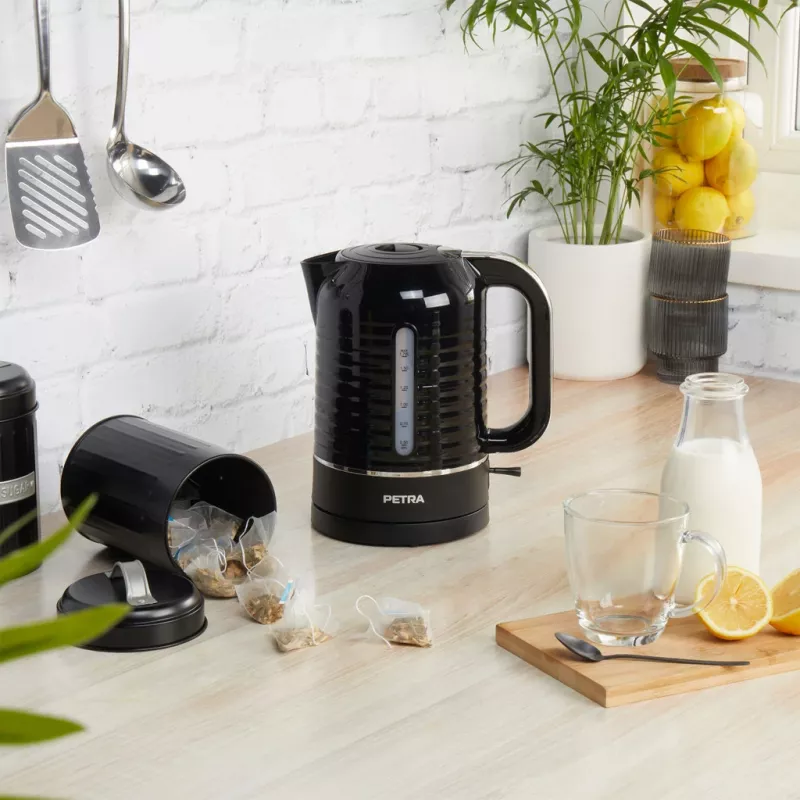 Sähköinen vedenkeitin Petra 1,7 l 3 kW musta