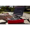Akai MPK Mini Play MK3 MIDI-ohjainkosketin padiohjaimella, USB, musta/punainen