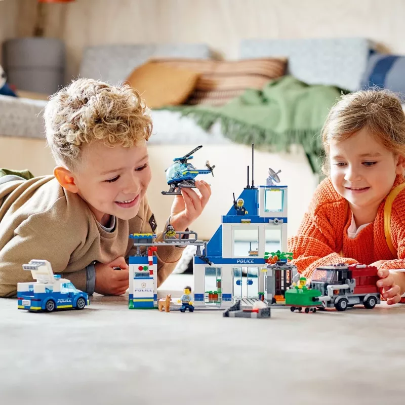 LEGO City 60316 poliisiasema