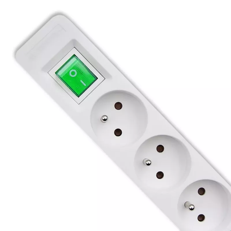 Qoltec 50290 virtajakoteline 1,8 m 5 pistorasiaa sisäkäyttöön valkoinen