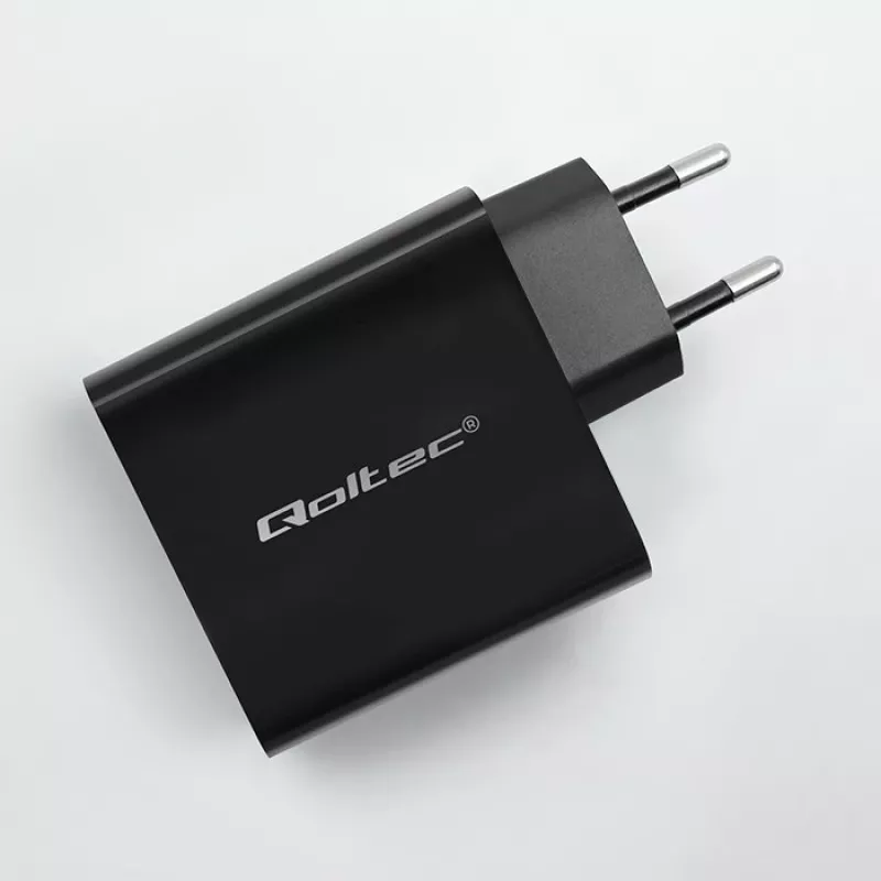 Qoltec 52380 Super Quick PD -laturi | 1xUSB-C | 1xUSB | 65W | 5-20V | 1,5-3,25A | musta