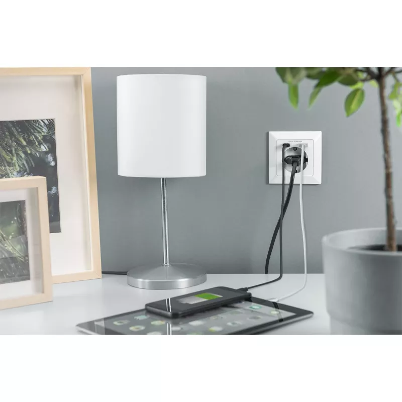 DIGITUS DA-70615 - pistorasia - 2P+E - tyyppi F, USB, USB Type-C - kannella - 1 pistorasia, 2 USB-liitäntää - 2.8 A - valkoinen, RAL 9003