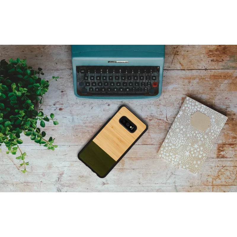 Man and wood -puhelinkotelo SmartPhone Galaxy S10e:lle Bamboo Forest musta