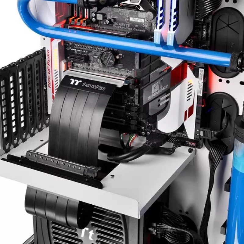 Thermaltake AC-045-CN1OTN-C1 liitäntäkortit/adapteri sisäinen PCIe