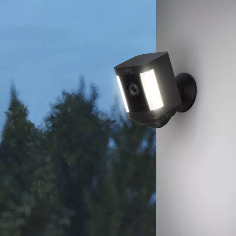 Ring Spotlight Cam Plus Battery – IP-valvontakamera – ulkokäyttöön – langaton – katto-/seinäasennus – musta – pakkaus