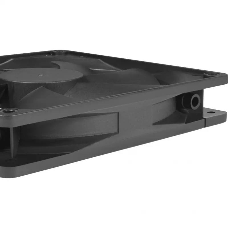 Alphacool Core 140 mm PWM -kotelotuuletin 2500 kierr./min musta