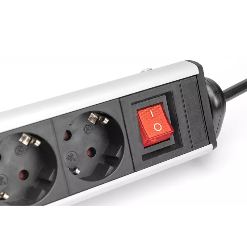 Digitus 6-osainen toimistopistorasia, jossa 3x USB-liitäntää, 1,5 m kaapeli