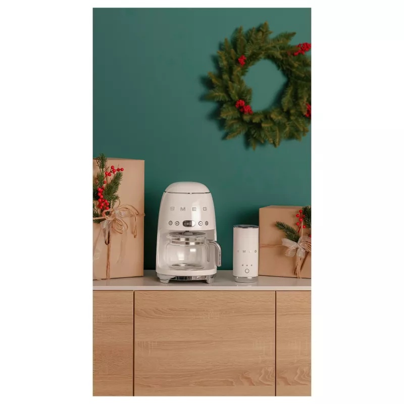 Smeg 50's Style DCF02CREU kahvinkeitin 1,25 litraa kerma