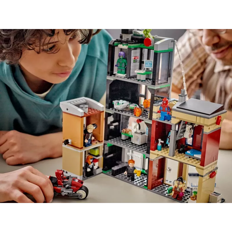 LEGO Marvel -sarja 76324 Spider-Man vs. Oscorp, 808 osaa, 8 minihahmoa, yli 10-vuotiaille