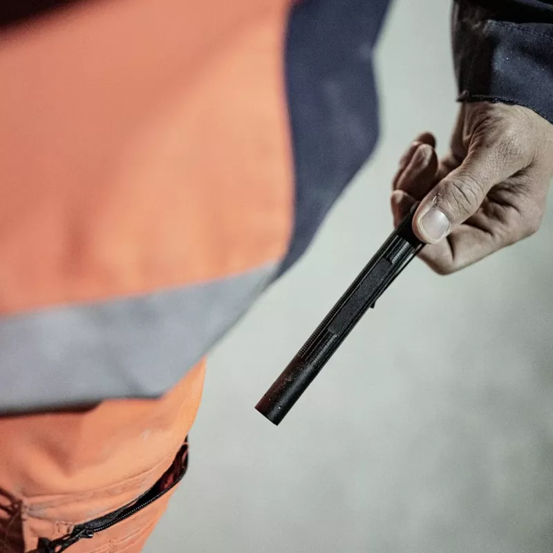 Taskulamppu Ledlenser P2R musta – ladattava kompakti kynälamppu