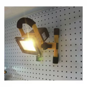 Synergy 21 LED-akkutyövalaisin 10W lisämagneettijaloilla