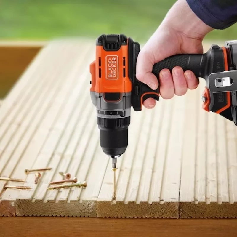 Akkuruuvinväännin Black & Decker BCD382XN 18V — kompakti 18 V pora (ilman akkua)
