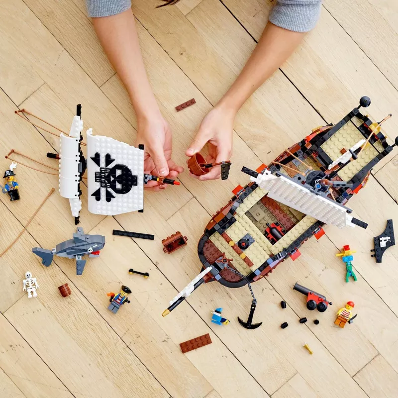 LEGO Creator 31109 merirosvolaiva