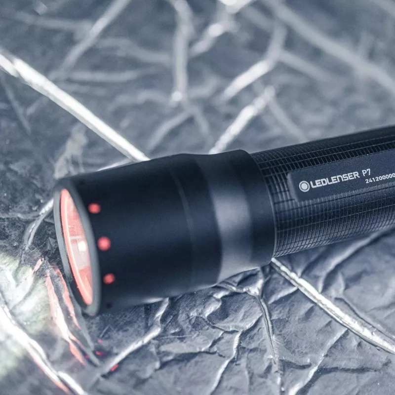 Ledlenser P7 musta käsivalaisin LED