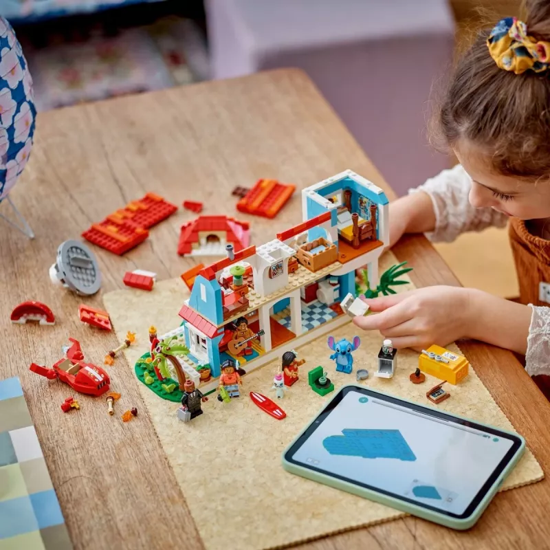 LEGO Disney setti 43268 Rantatalo – modulaarinen rakennussarja, 834 osaa, 5 minihahmoa, ikä 9+