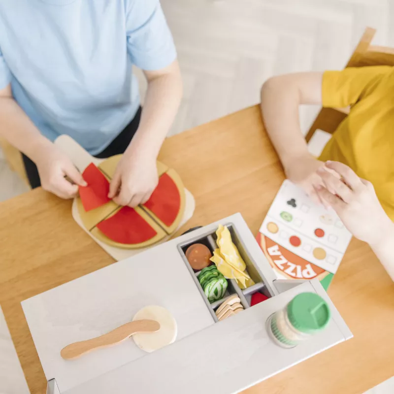 Melissa & Doug Top & Bake Pizza Counter puinen leikkisetti