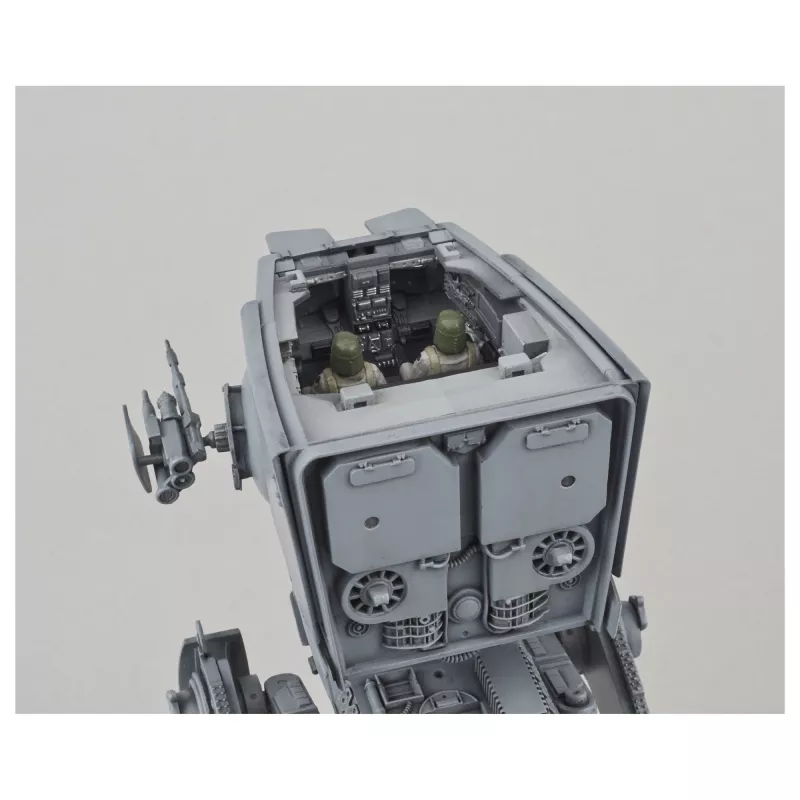 Panssaroidun taisteluajoneuvomallin rakennussarja REVELL AT-ST 1:48, korkeus 182 mm