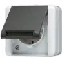 Pistorasia CEE 7/3 Jung 820 W — IP44 termoplastikotelo, 250 V 16 A, musta/valkoinen