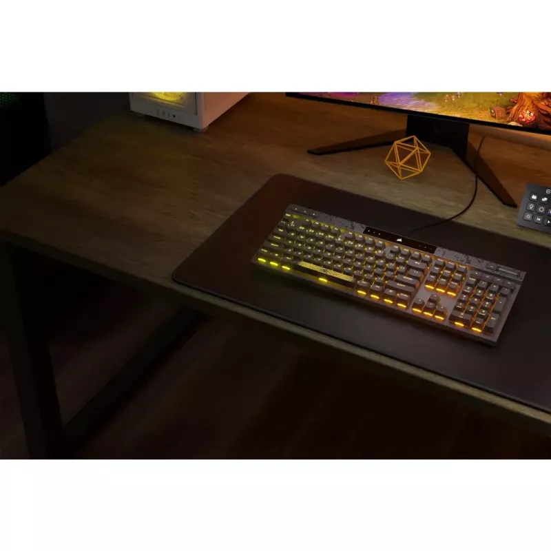 Corsair K70 MAX näppäimistö peli USB saksalainen musta