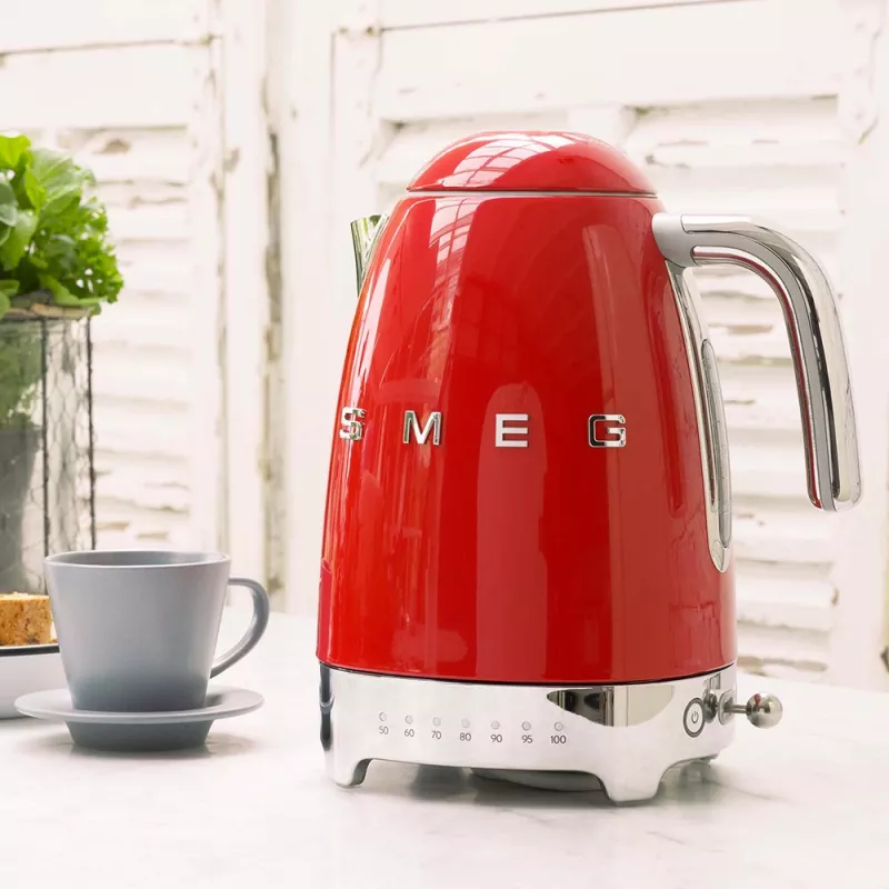 Vedenkeitin Smeg 1,7L 2400W punainen