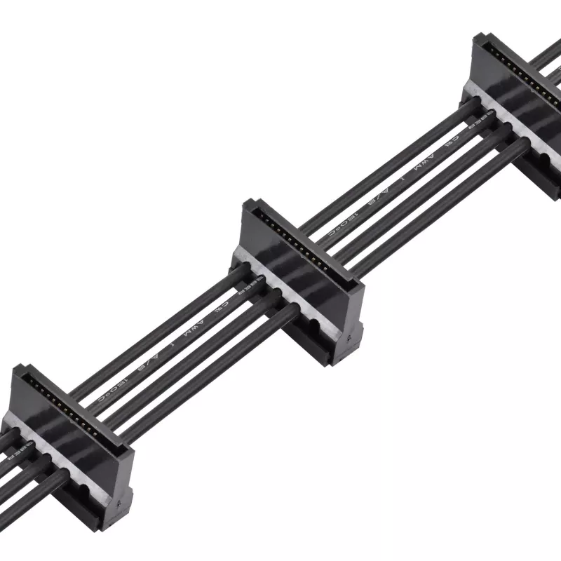 SilverStone SST-CP06-E4 SATA-virranjakokaapeli, 1x 15-pinninen – 4x 15-pinninen