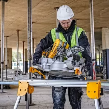 Katkaisu- ja jiirisahojen teline DeWalt DE7033 — taitettava alumiiniteline, 4 jalkaa, jatkettavissa 2,5 m asti, kantavuus 227 kg, 16 kg
