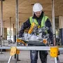Katkaisu- ja jiirisahojen teline DeWalt DE7033 — taitettava alumiiniteline, 4 jalkaa, jatkettavissa 2,5 m asti, kantavuus 227 kg, 16 kg