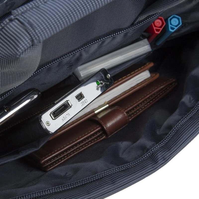 Olkalaukku Rivacase 8221 kannettaville enintään 33,8 cm (13,3 inch) – polyesteri, 0,53 kg