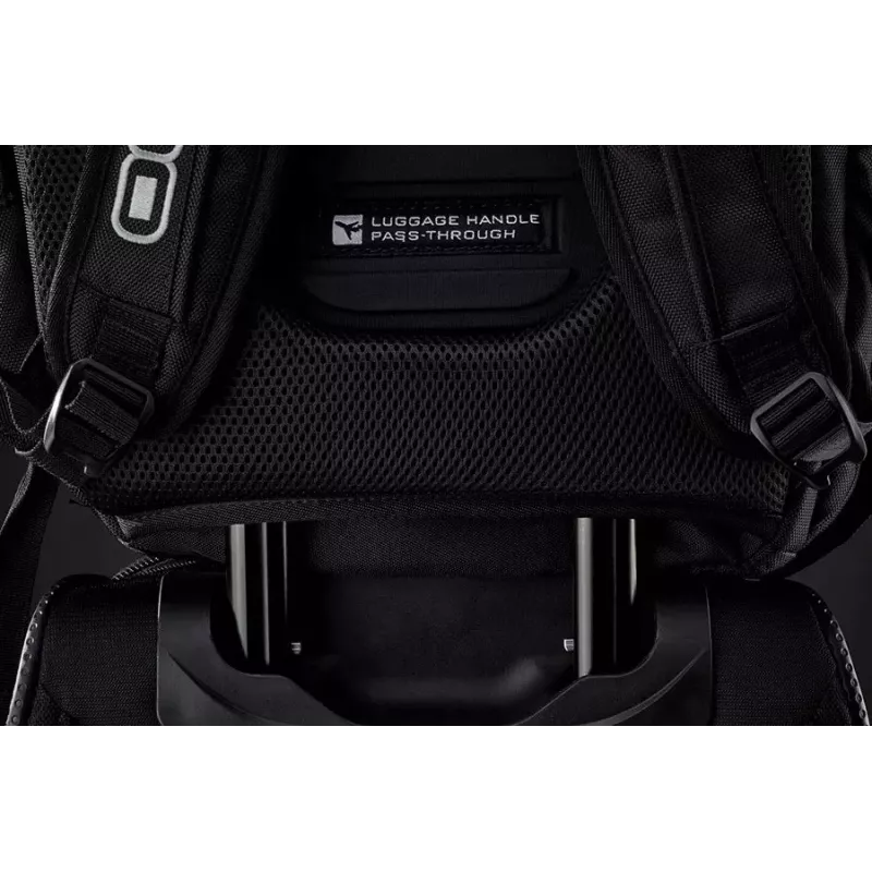 OGIO reppu RENEGADE RSS BLACK PINDOT P/N: 111071_317